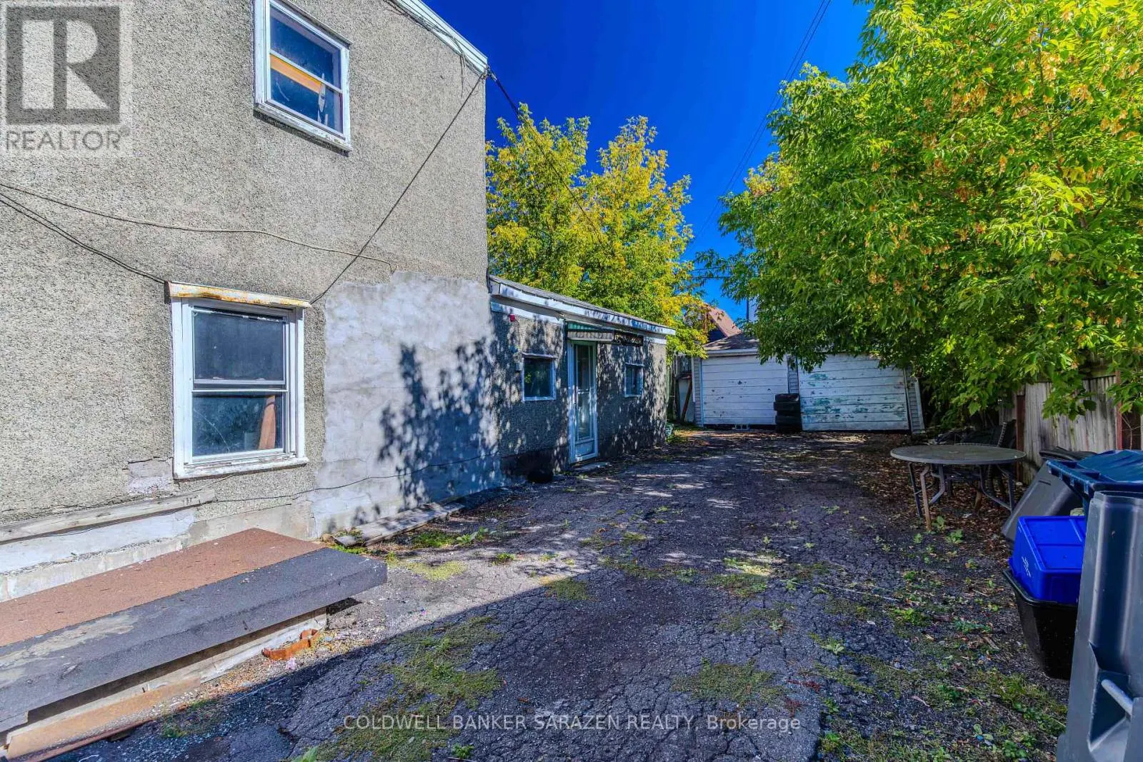 215 DESROSIERS STREET