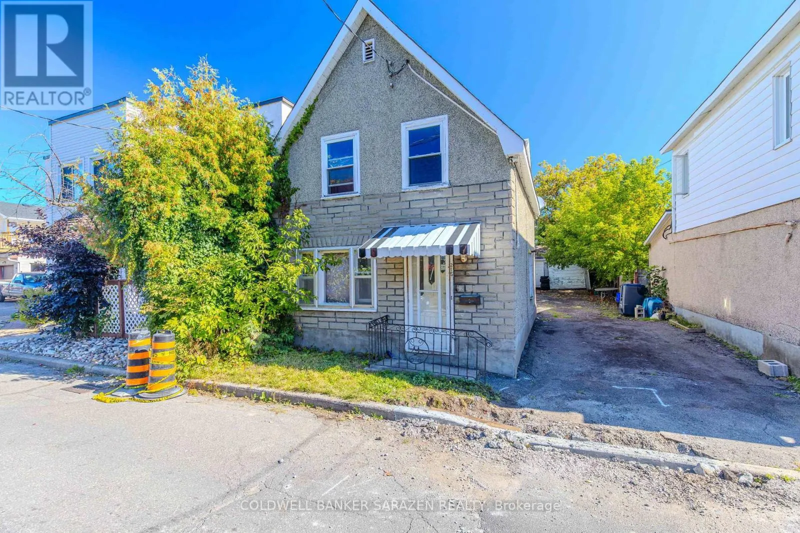215 DESROSIERS STREET