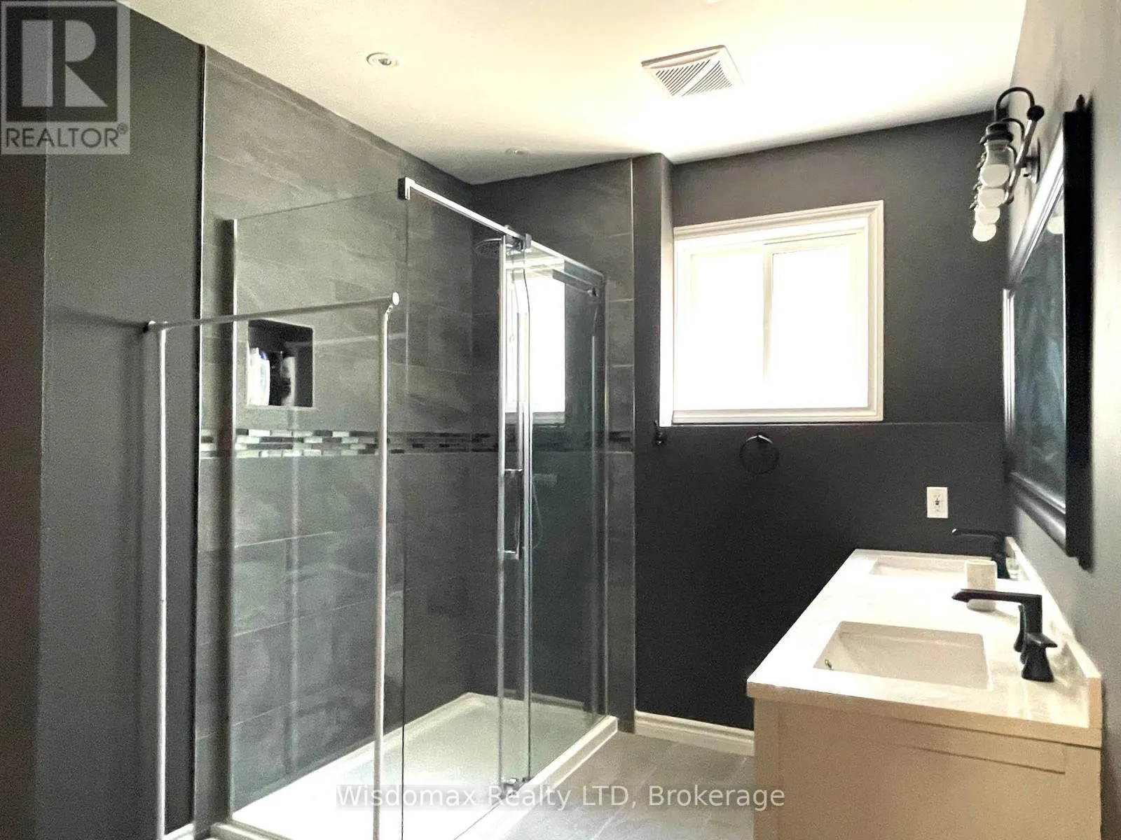 8272 WOODSVIEW CRESCENT