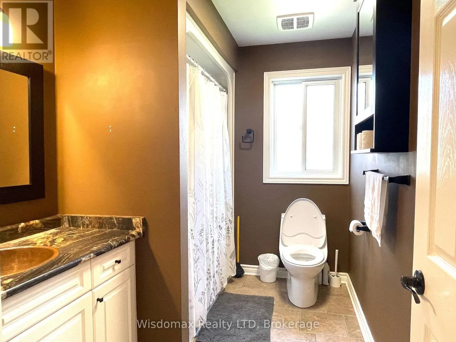8272 WOODSVIEW CRESCENT