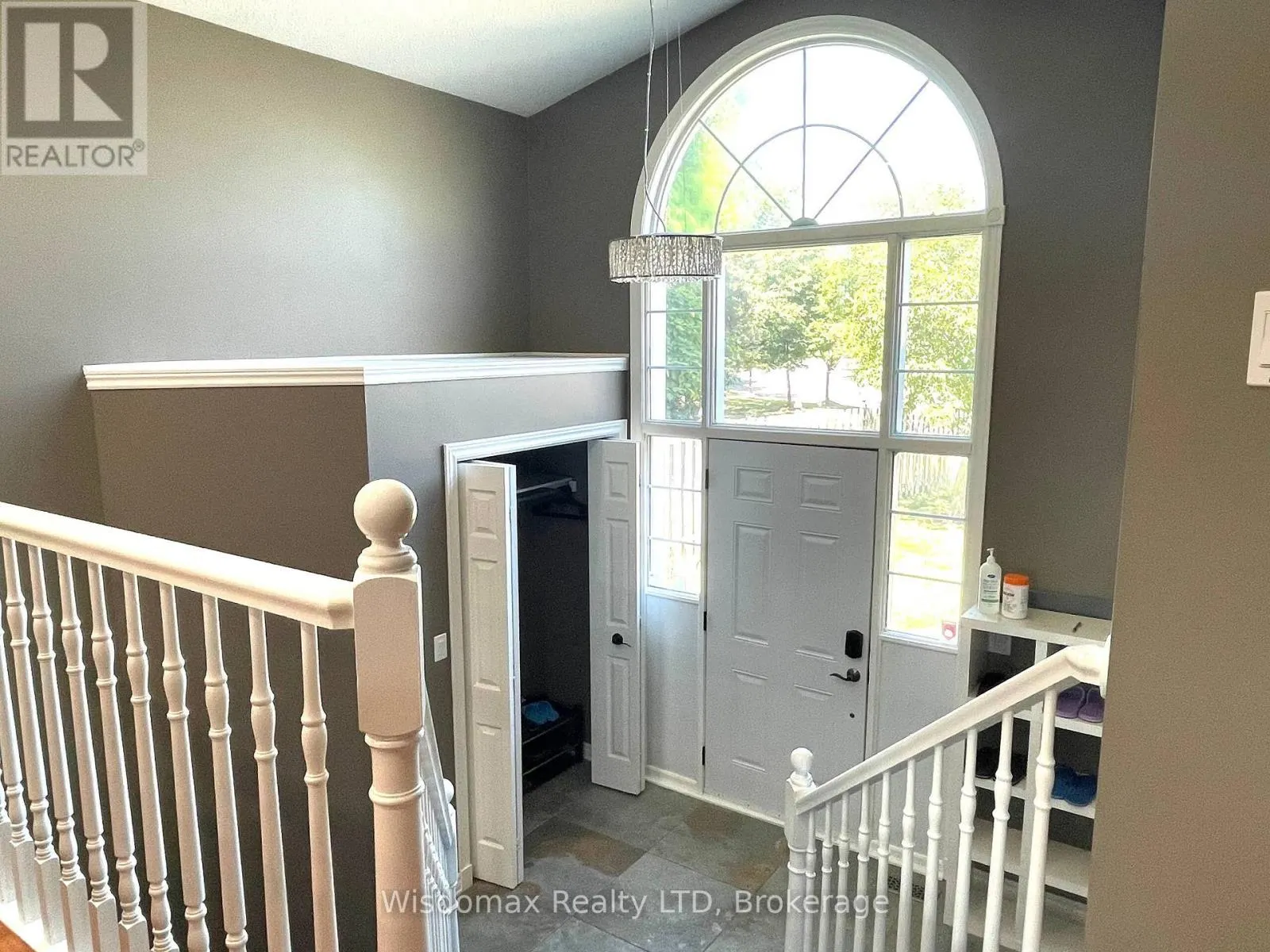 8272 WOODSVIEW CRESCENT