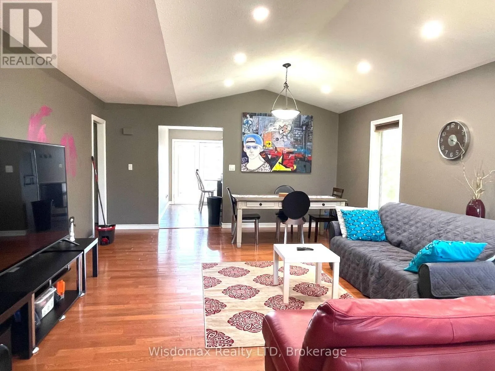 8272 WOODSVIEW CRESCENT
