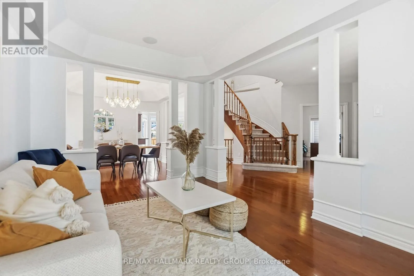 212 JANET WAY