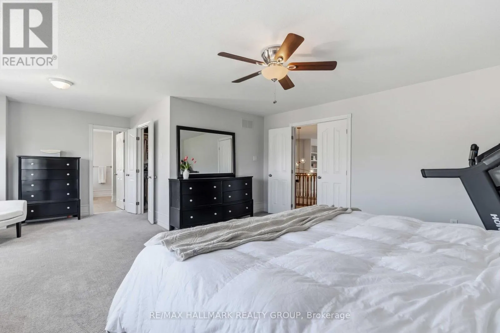 212 JANET WAY