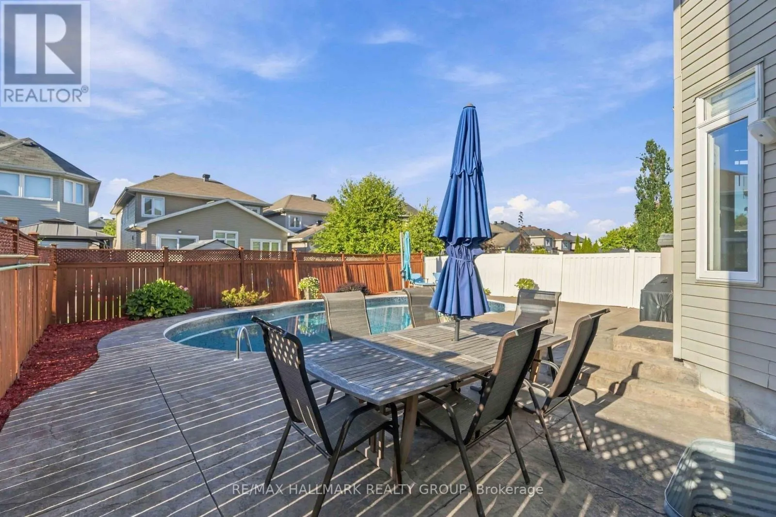 212 JANET WAY