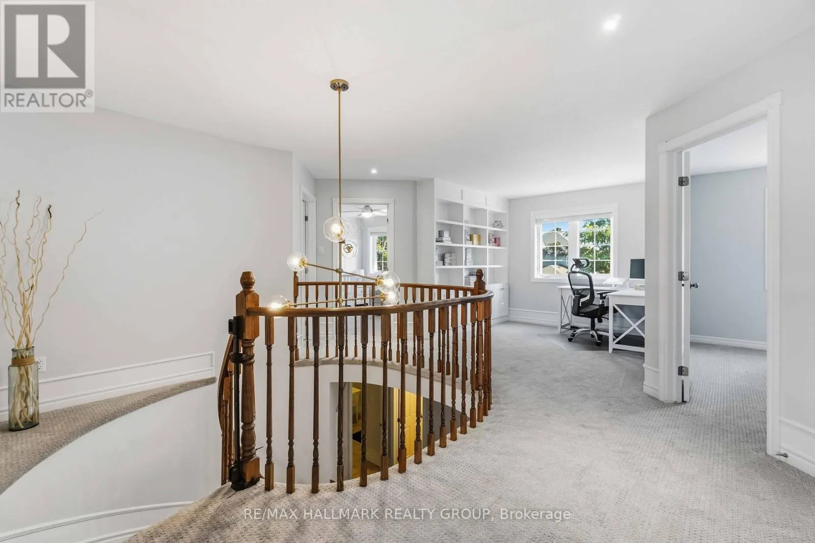 212 JANET WAY