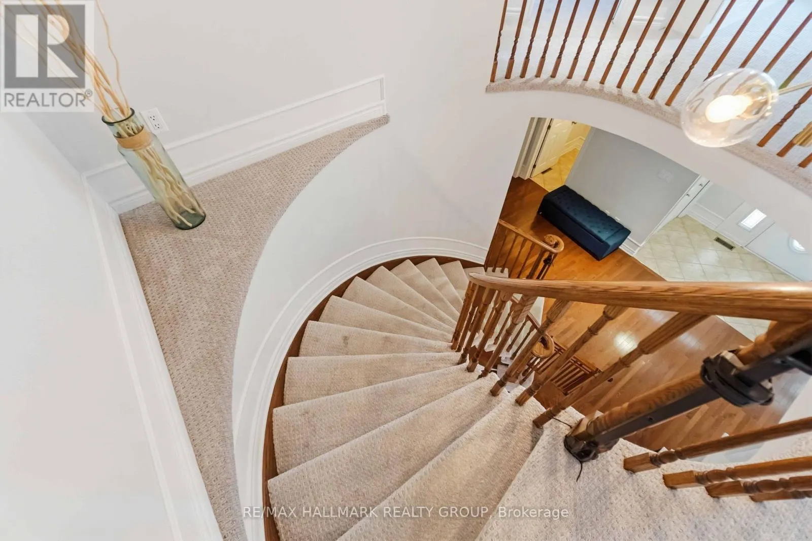 212 JANET WAY