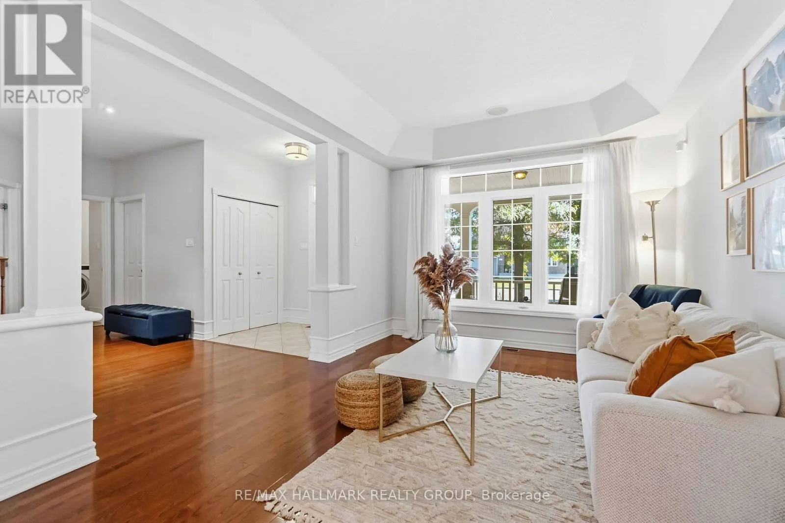 212 JANET WAY