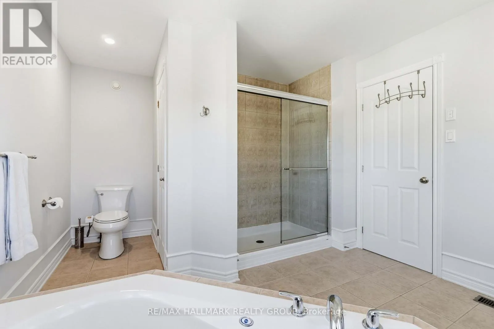 212 JANET WAY