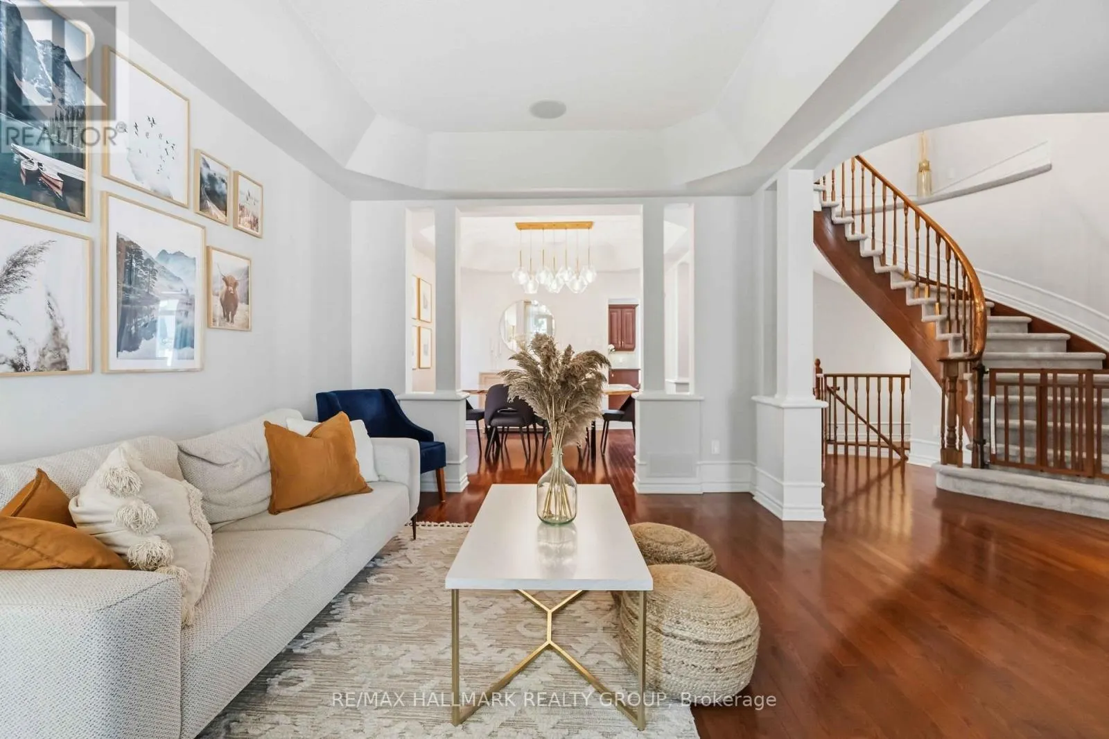 212 JANET WAY