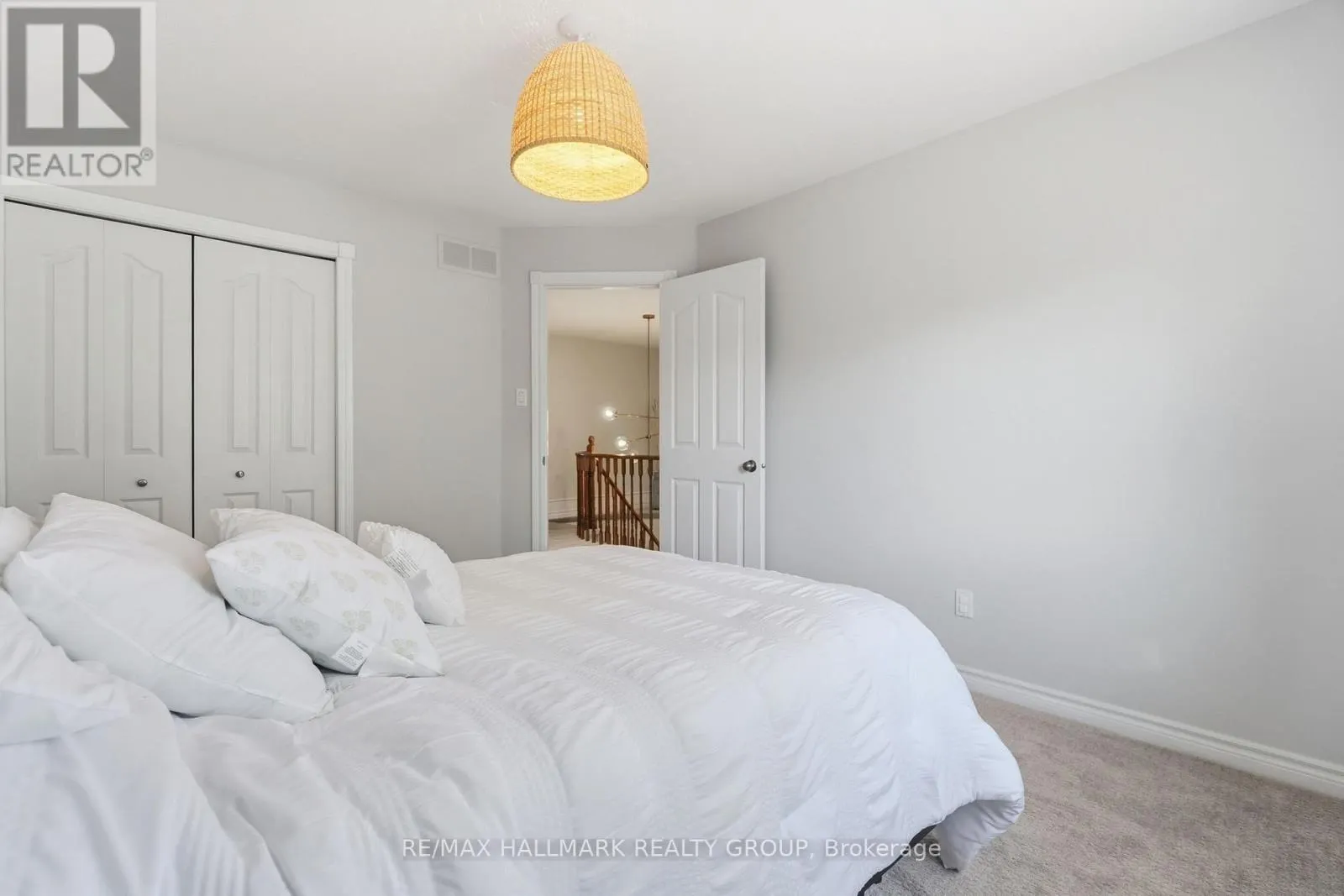 212 JANET WAY