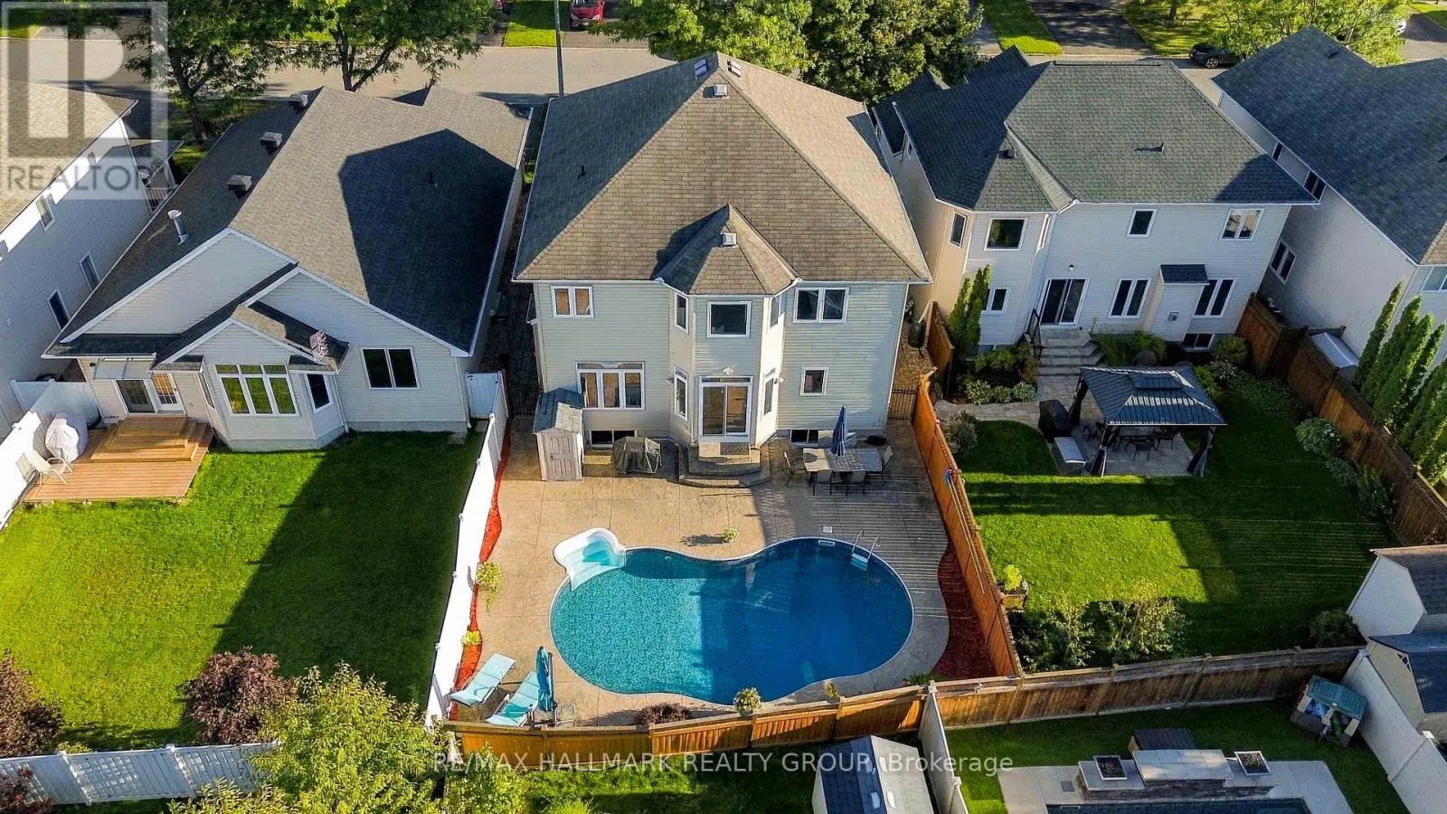 212 JANET WAY