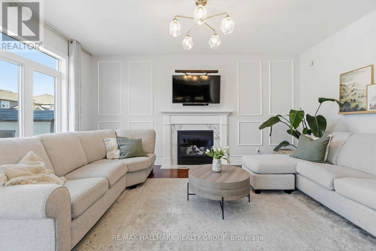 212 JANET WAY