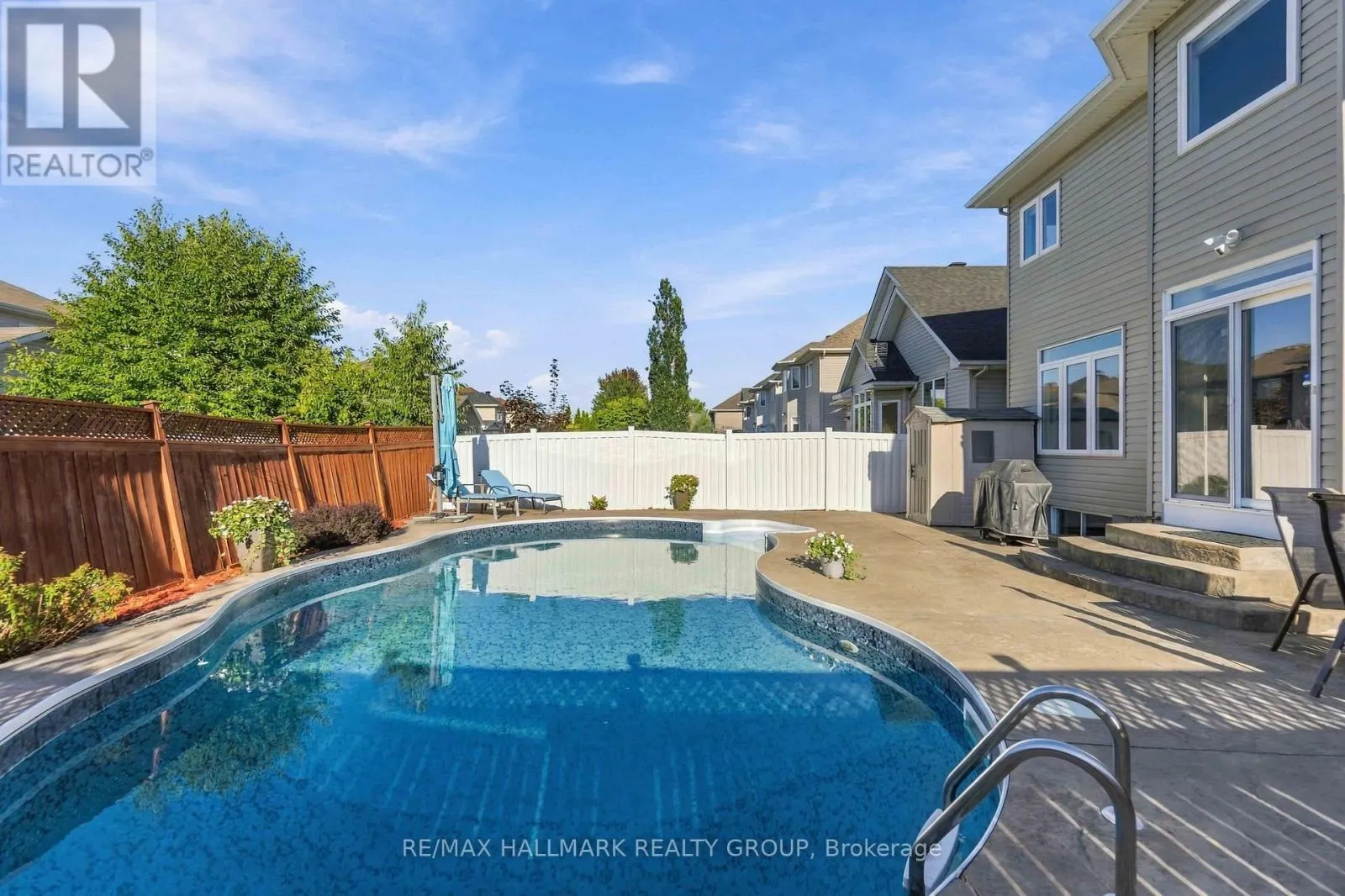 212 JANET WAY