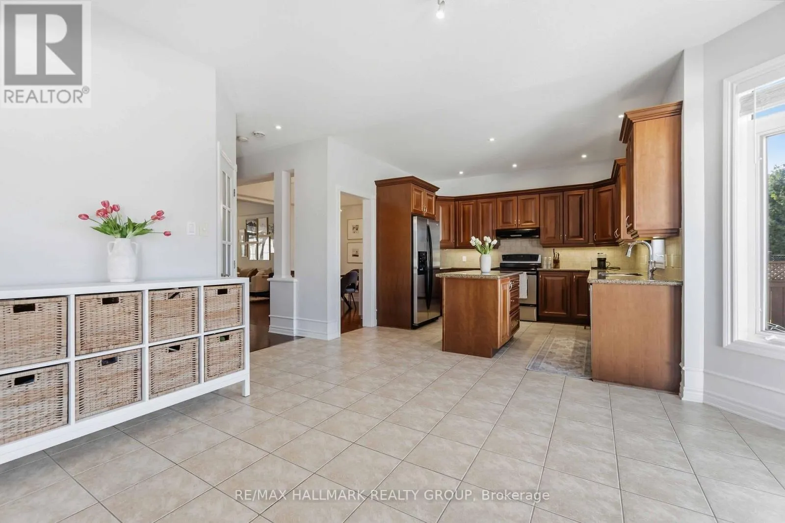212 JANET WAY