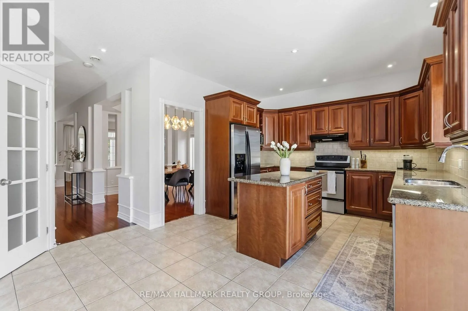 212 JANET WAY