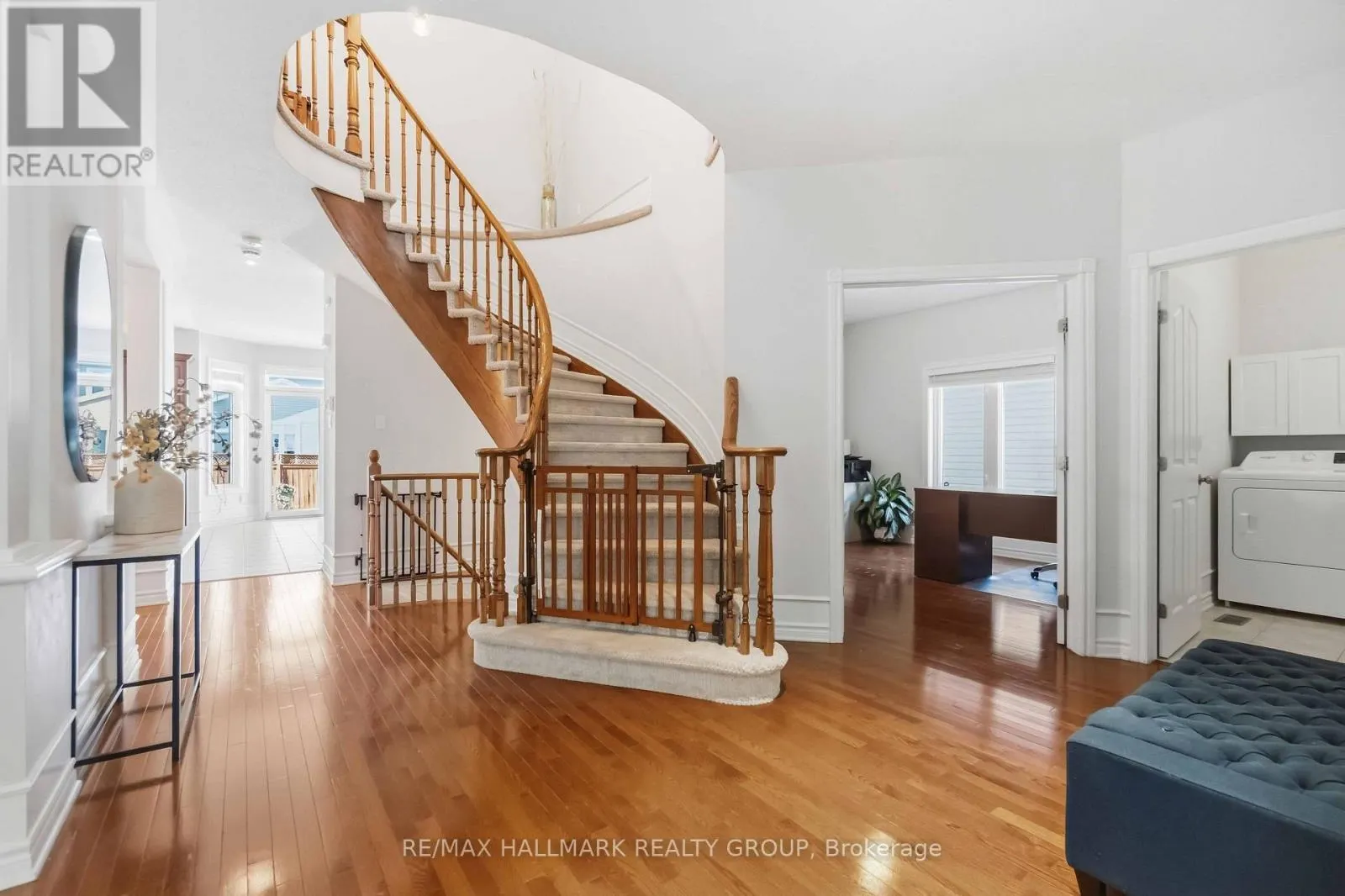 212 JANET WAY