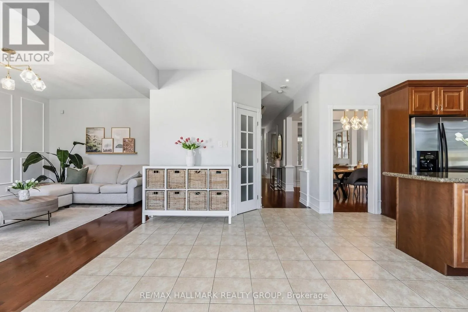 212 JANET WAY
