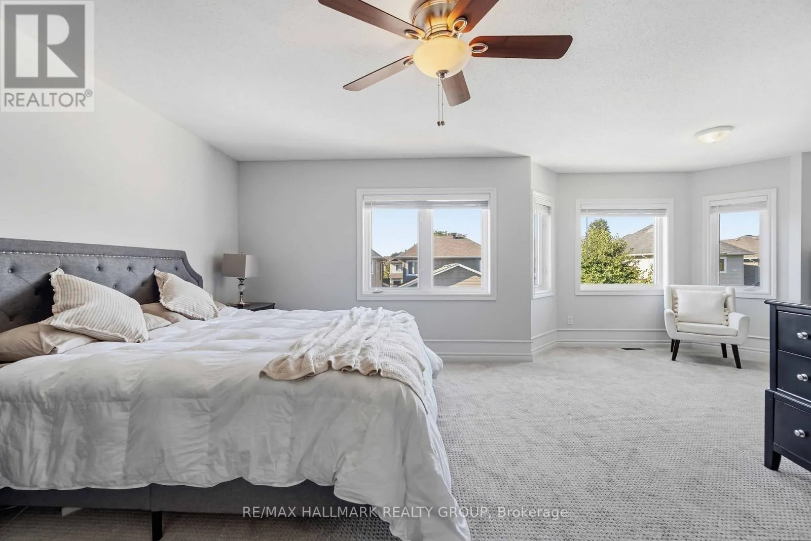 212 JANET WAY