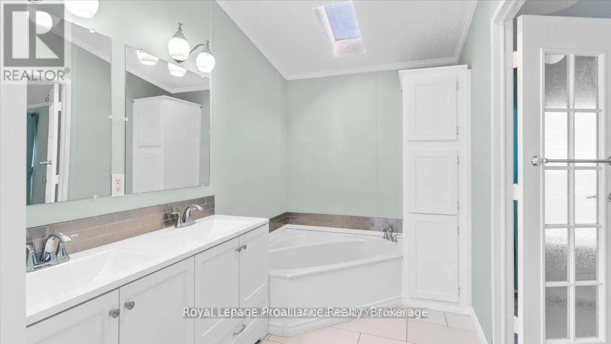 18 - 311 DUNDAS STREET E #18