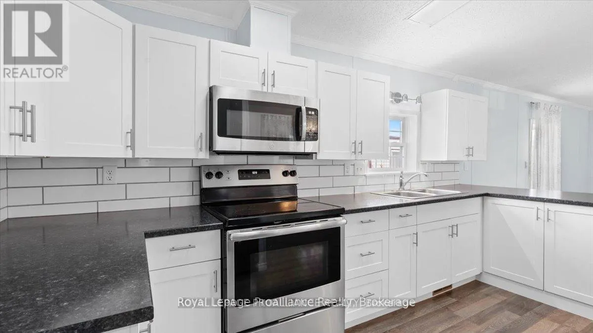 18 - 311 DUNDAS STREET E #18