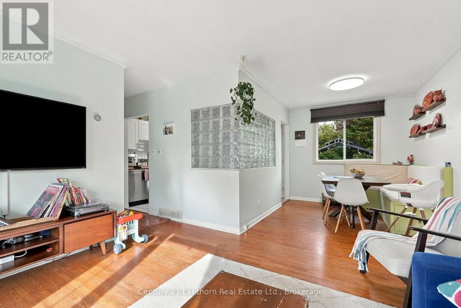 706 WILLIS STREET