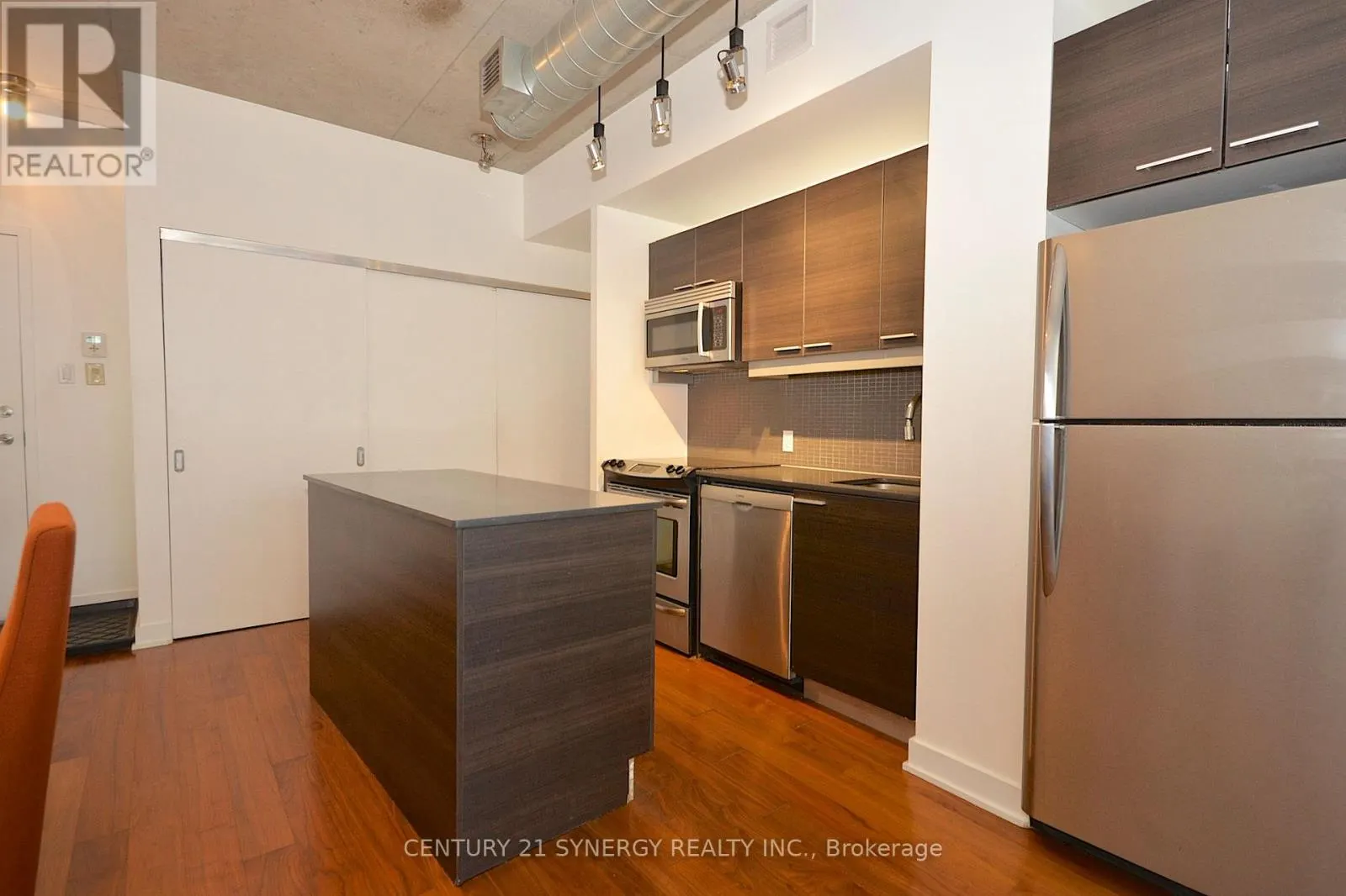 213 - 354 GLADSTONE AVENUE
