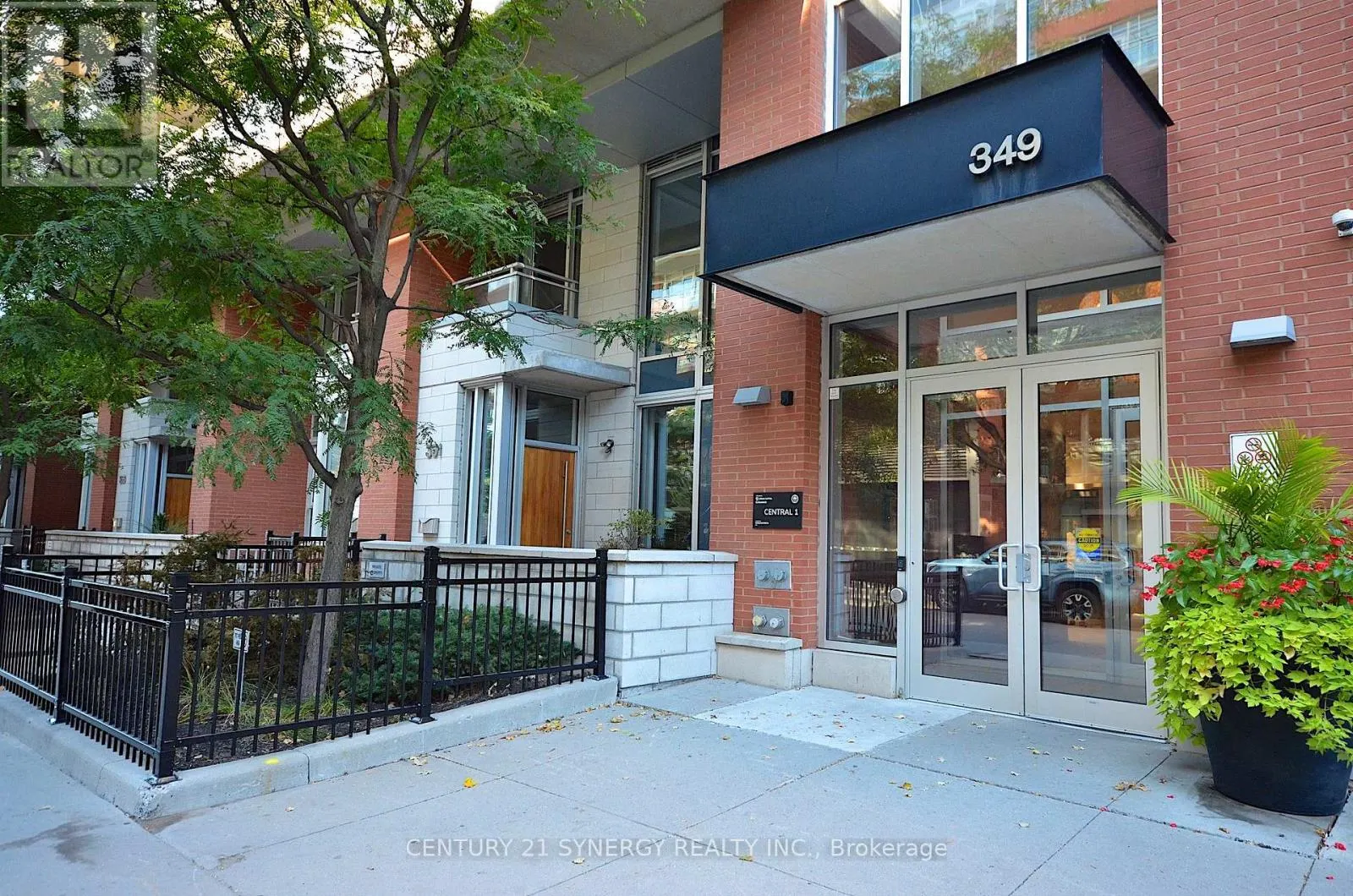 213 - 354 GLADSTONE AVENUE