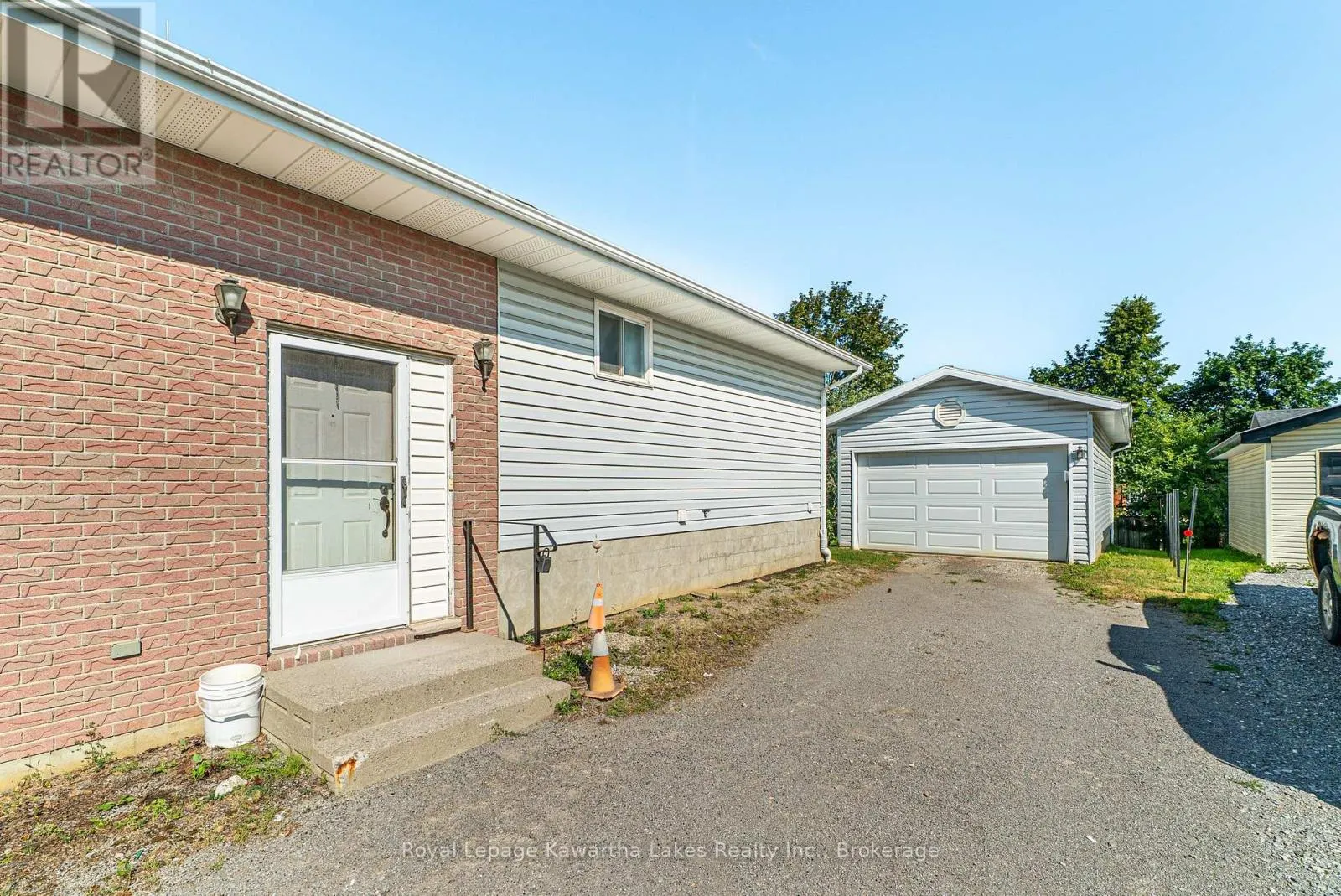 182 COLBORNE STREET W