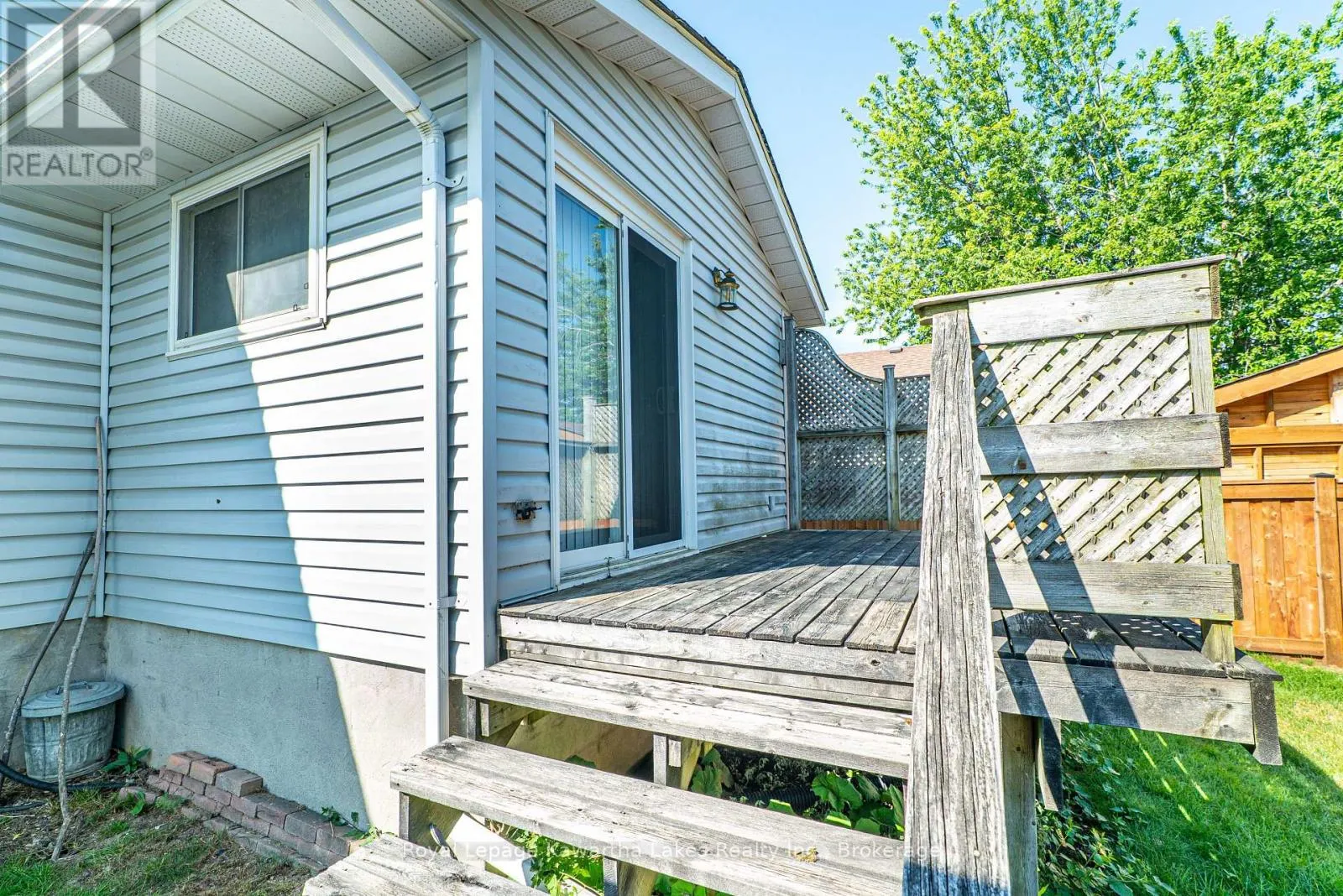 182 COLBORNE STREET W