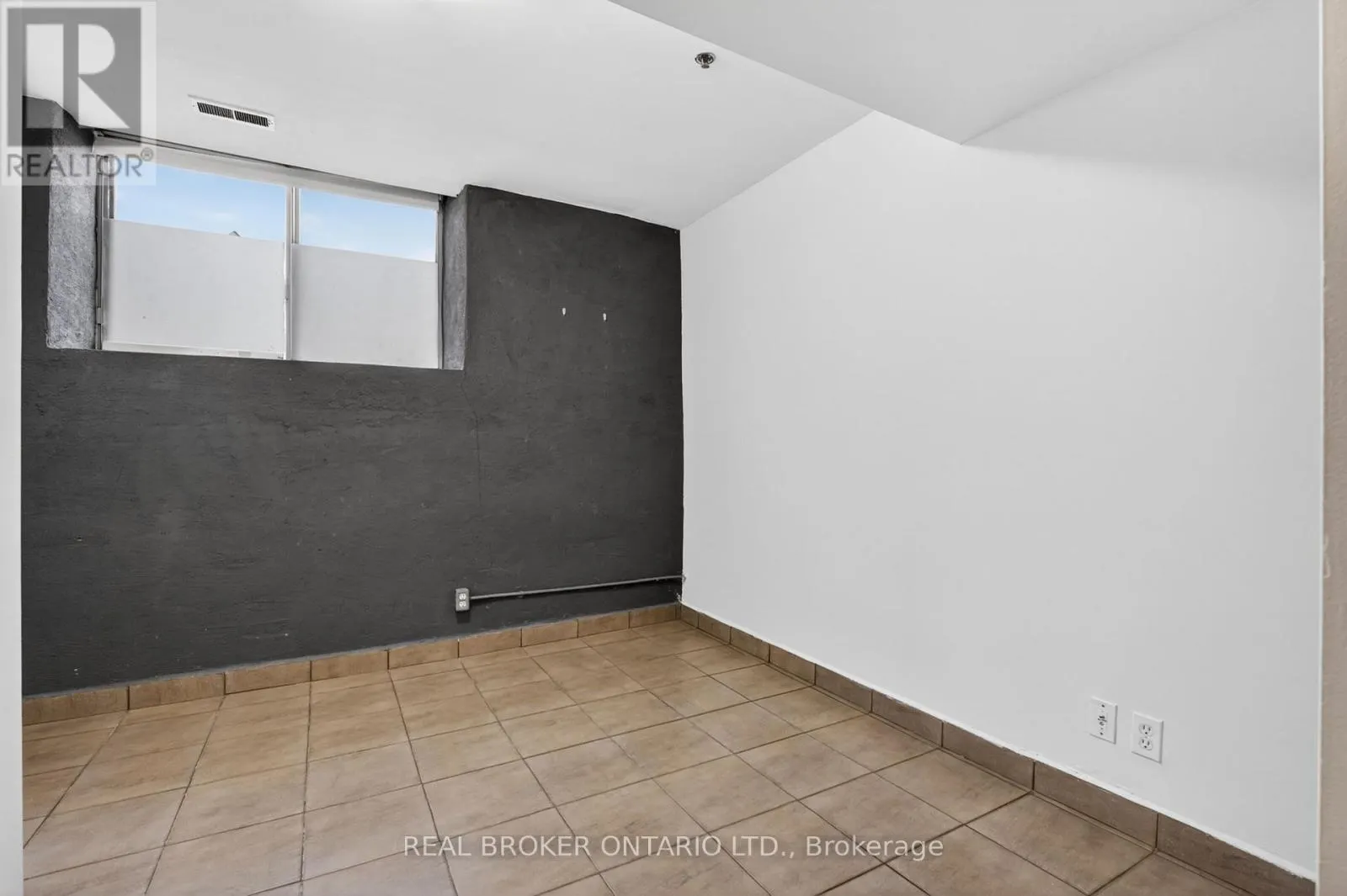 9 - 12 BRIDGEPORT ROAD E