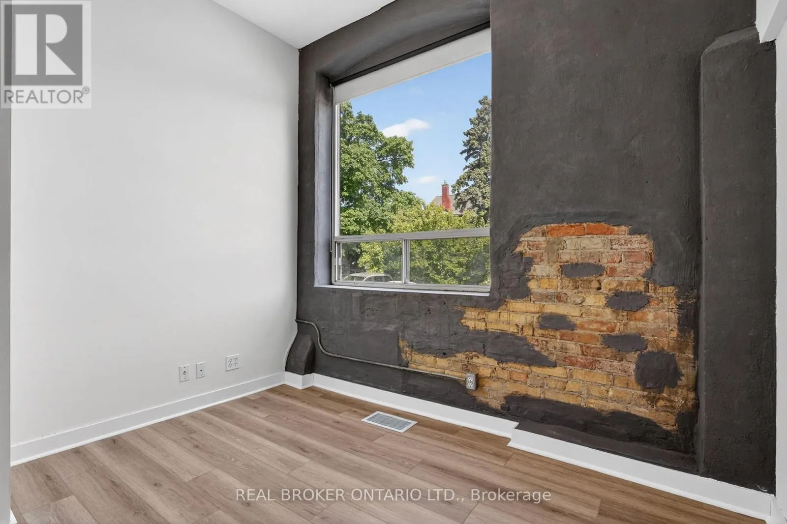 9 - 12 BRIDGEPORT ROAD E