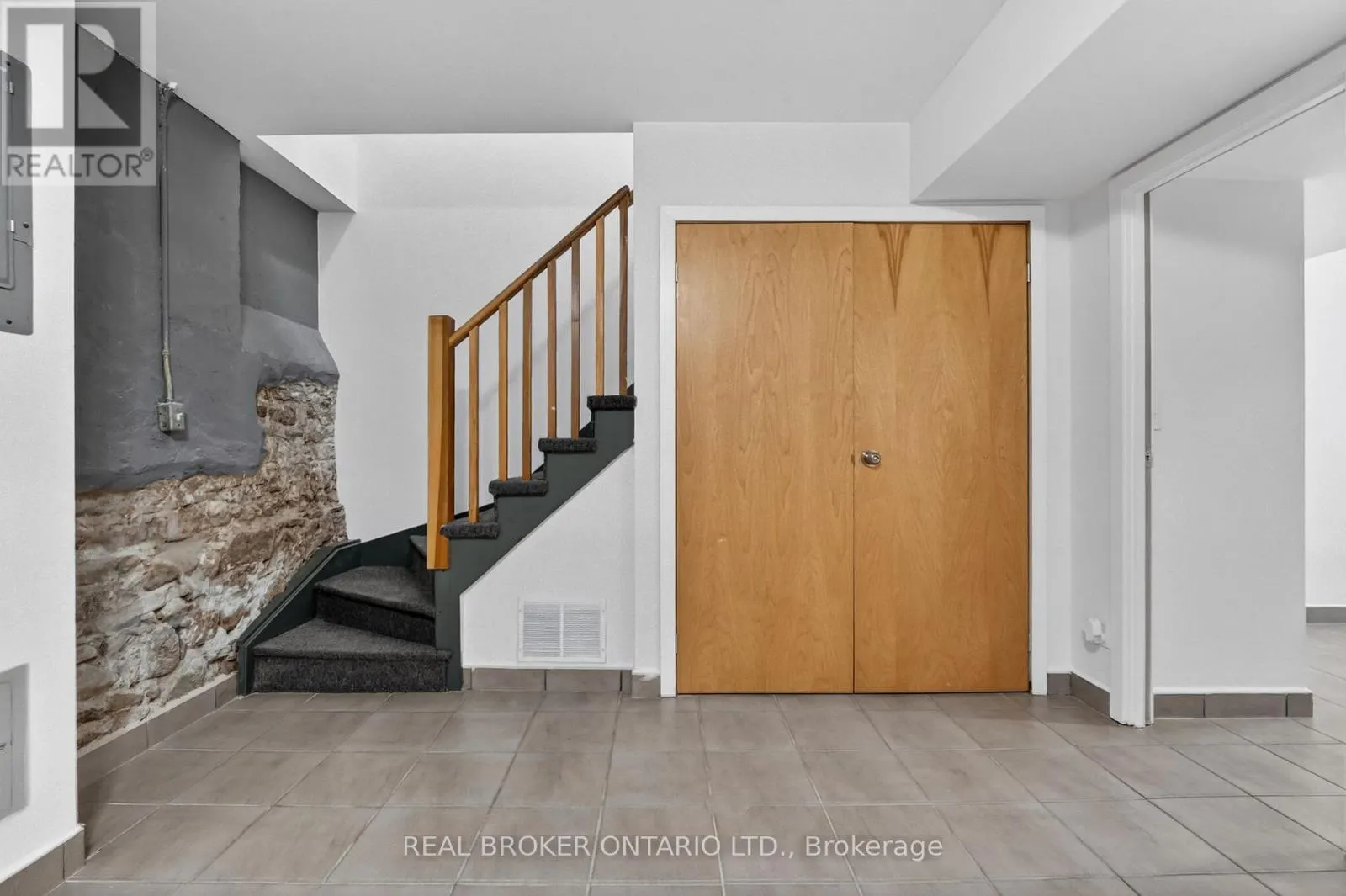 9 - 12 BRIDGEPORT ROAD E