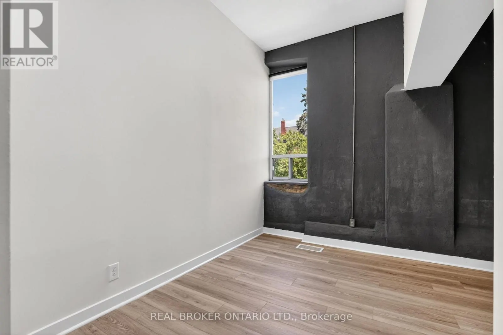 9 - 12 BRIDGEPORT ROAD E