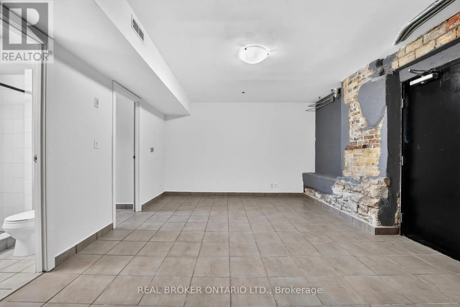 9 - 12 BRIDGEPORT ROAD E