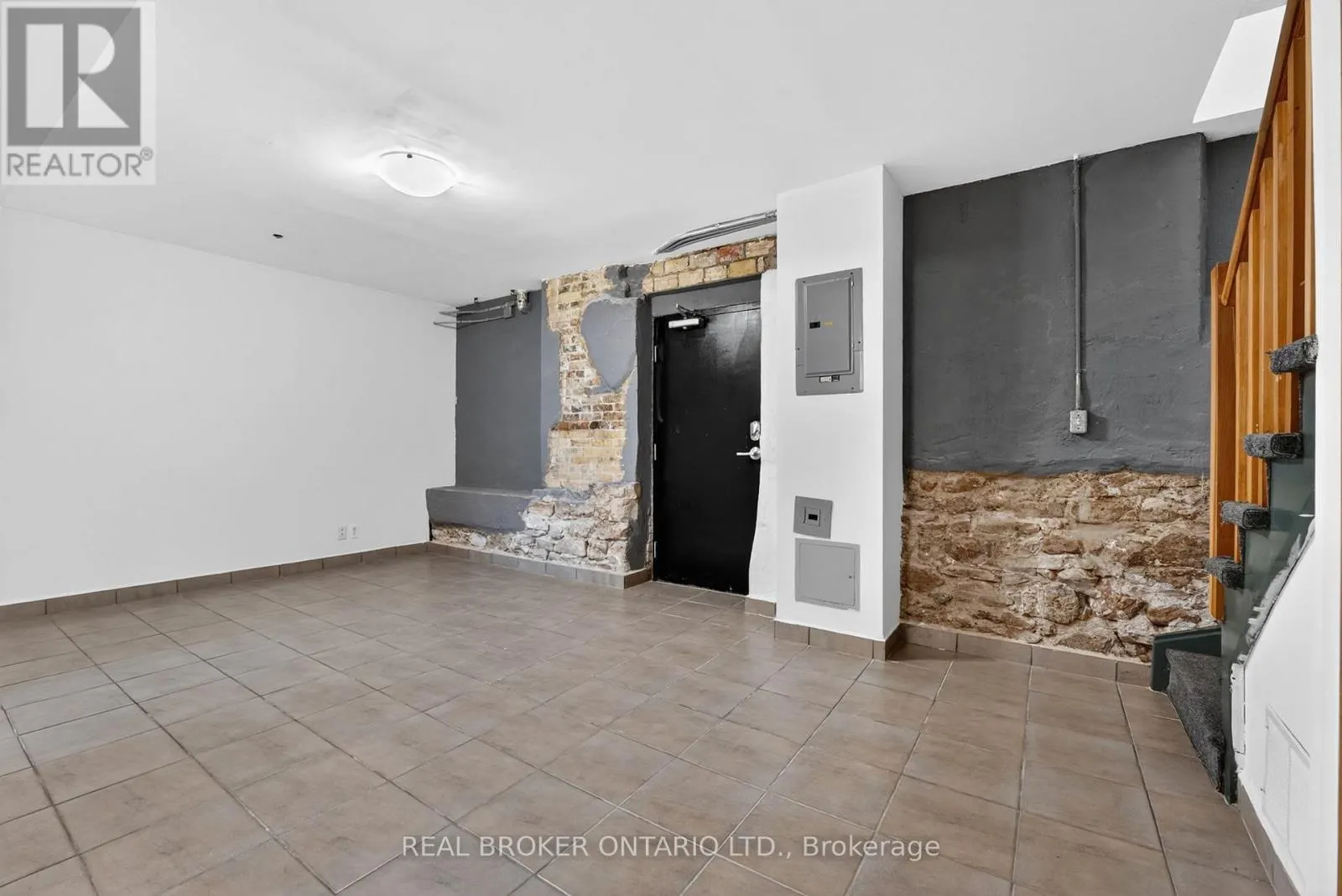 9 - 12 BRIDGEPORT ROAD E