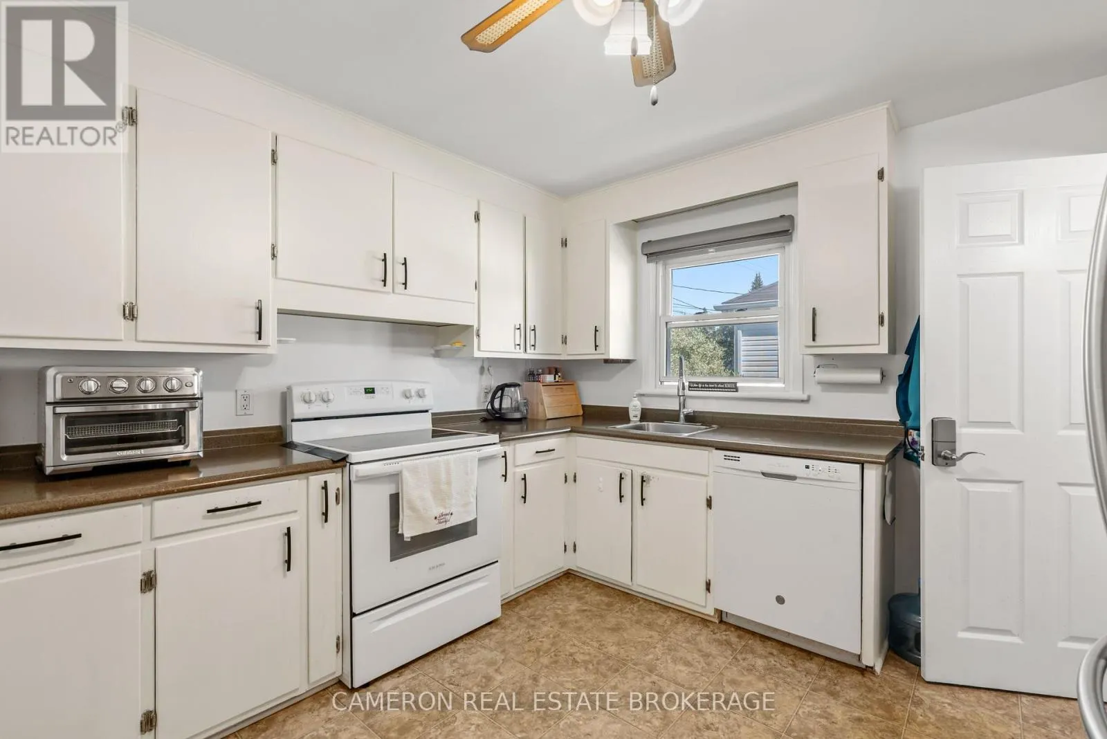 905 THIRD STREET E