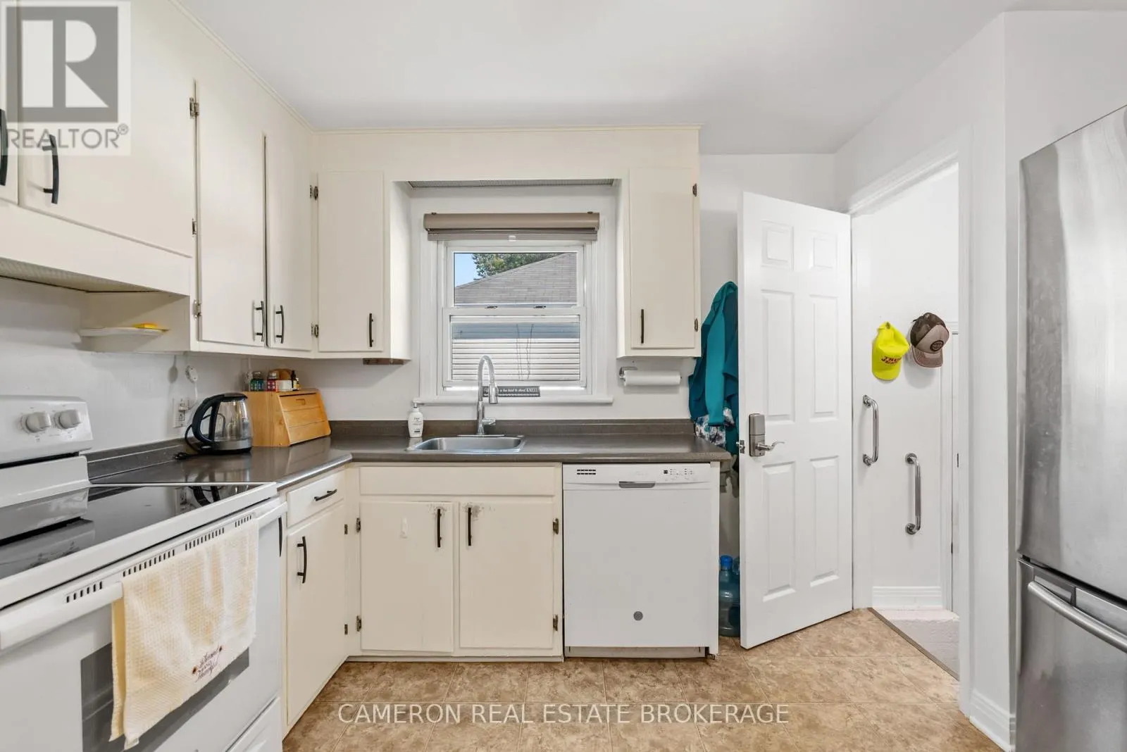 905 THIRD STREET E