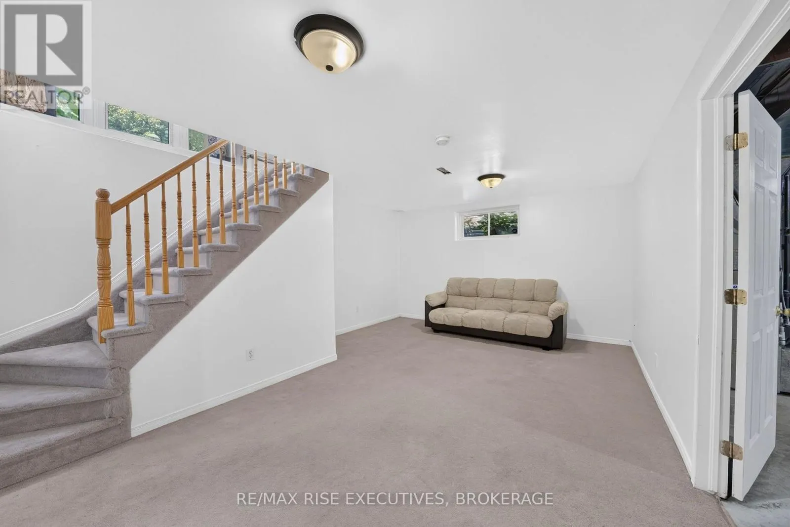 254 ELLESMEER AVENUE