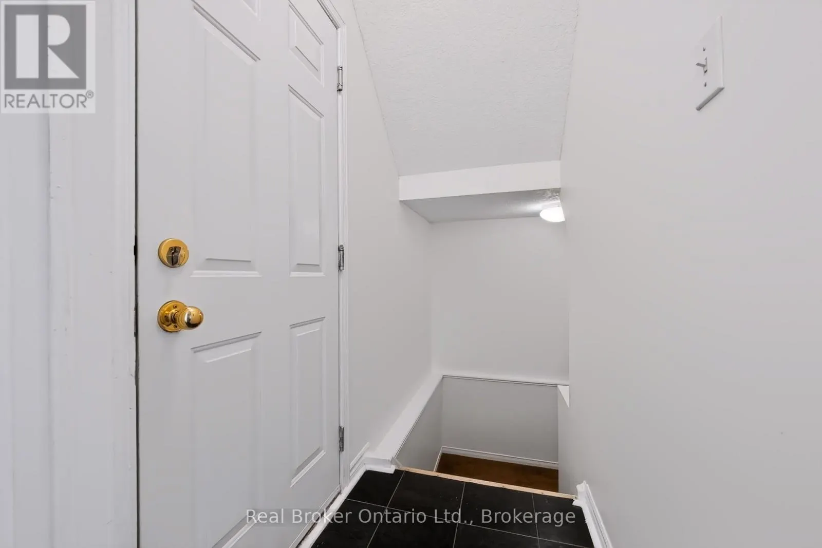 91 YORK STREET E