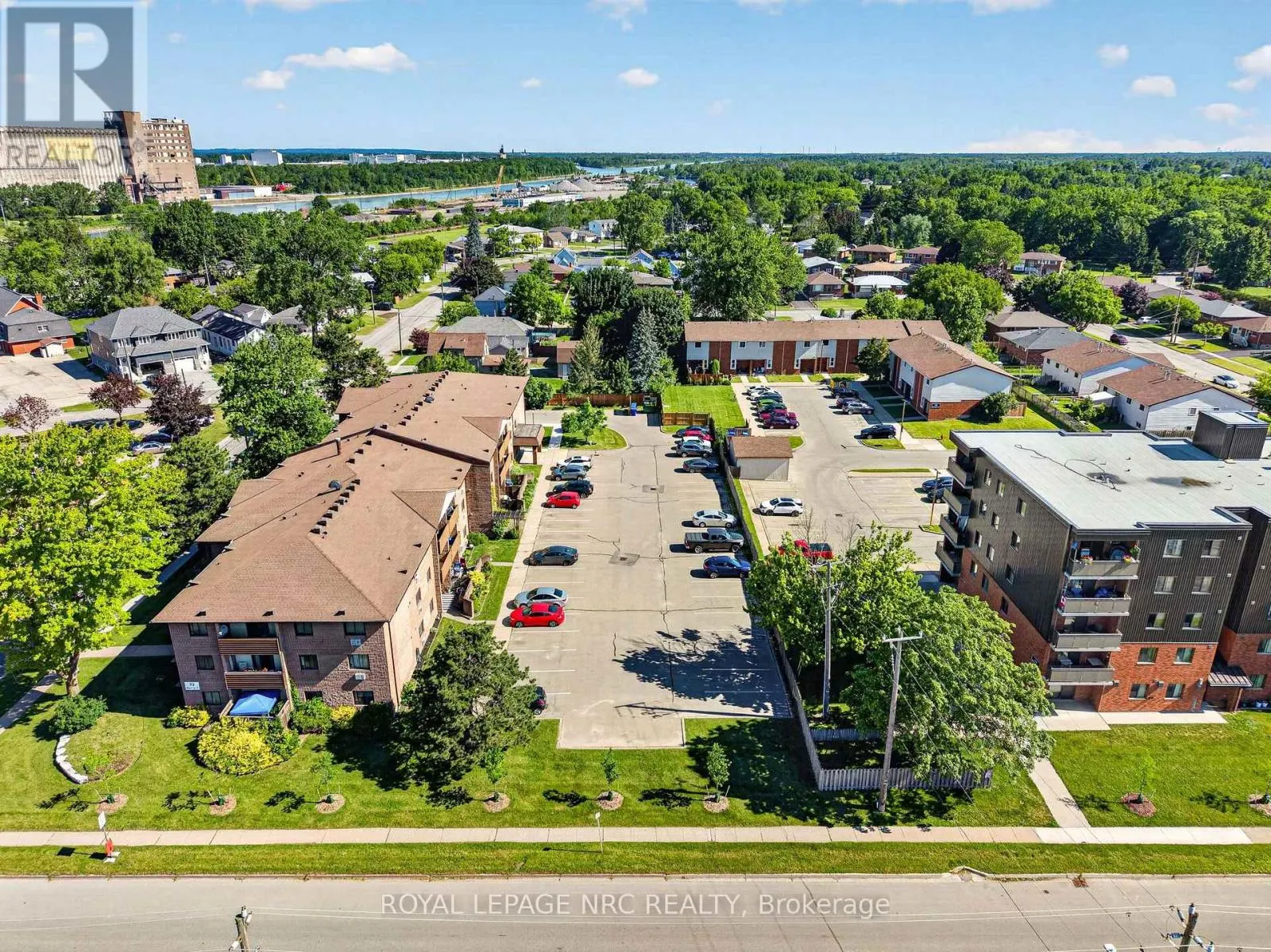 327 - 72 MAIN STREET E #327