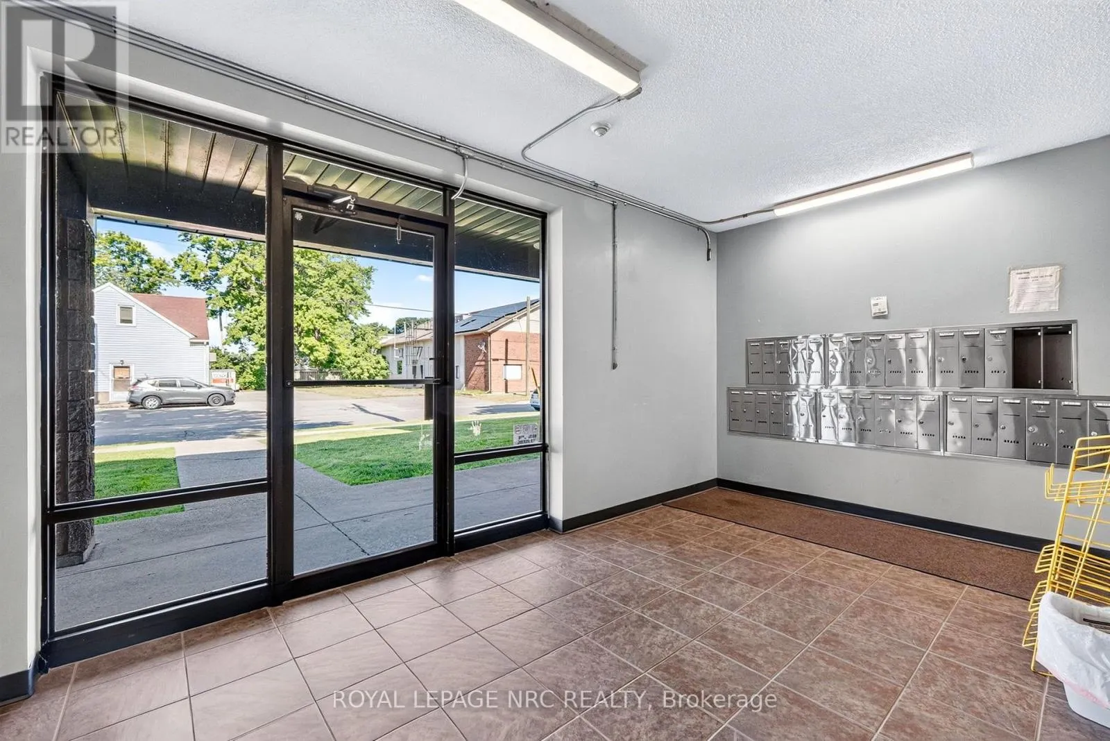 327 - 72 MAIN STREET E #327