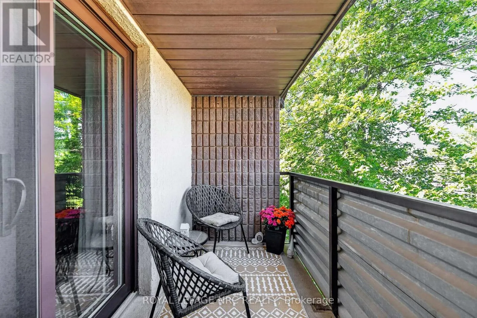 327 - 72 MAIN STREET E #327