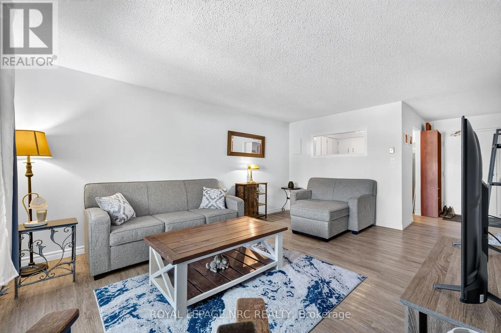 327 - 72 MAIN STREET E #327