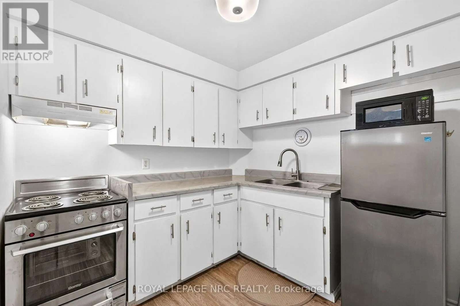 327 - 72 MAIN STREET E #327