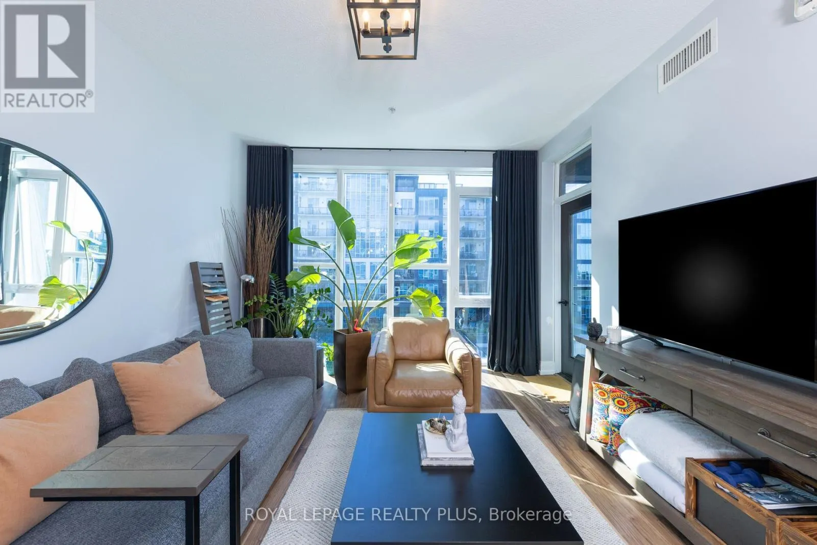 306 - 16 CONCORD PLACE