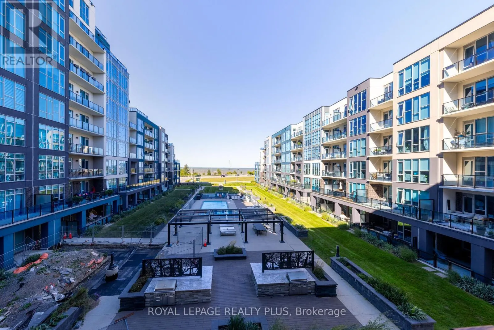 306 - 16 CONCORD PLACE