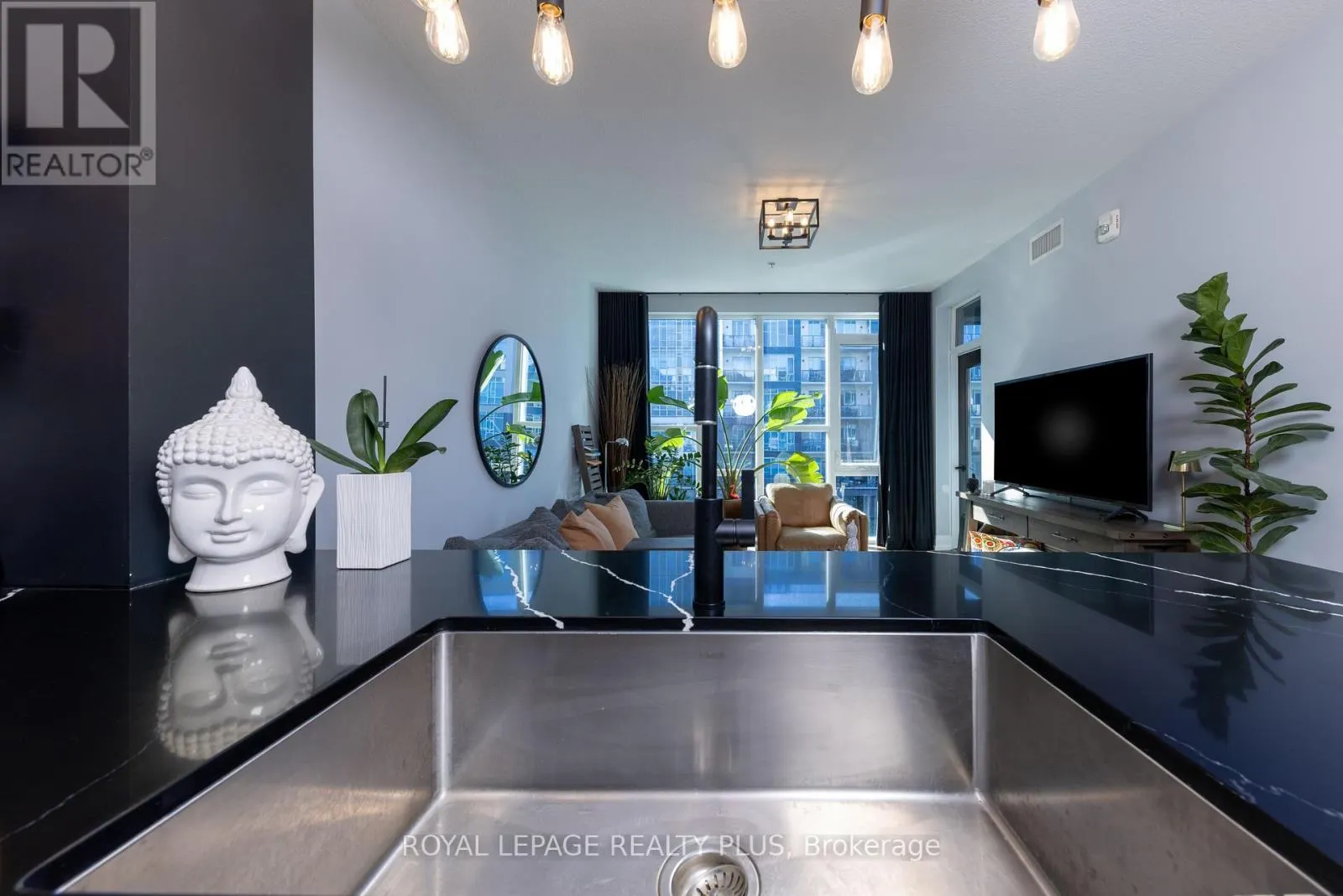 306 - 16 CONCORD PLACE