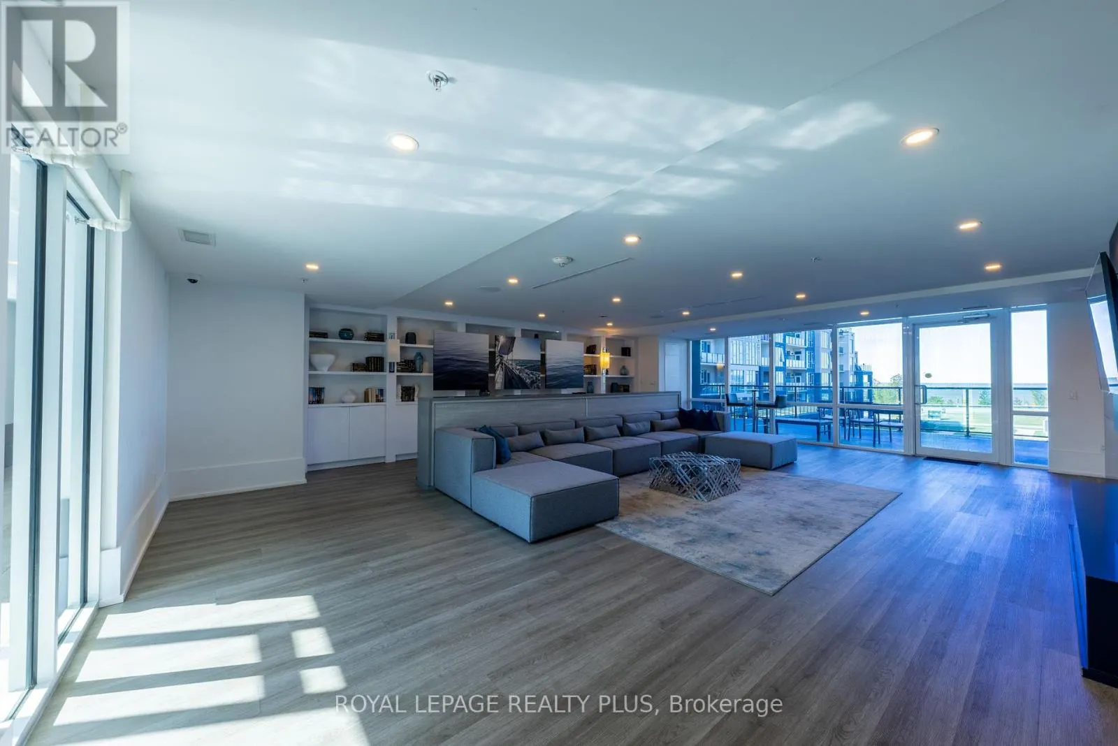 306 - 16 CONCORD PLACE