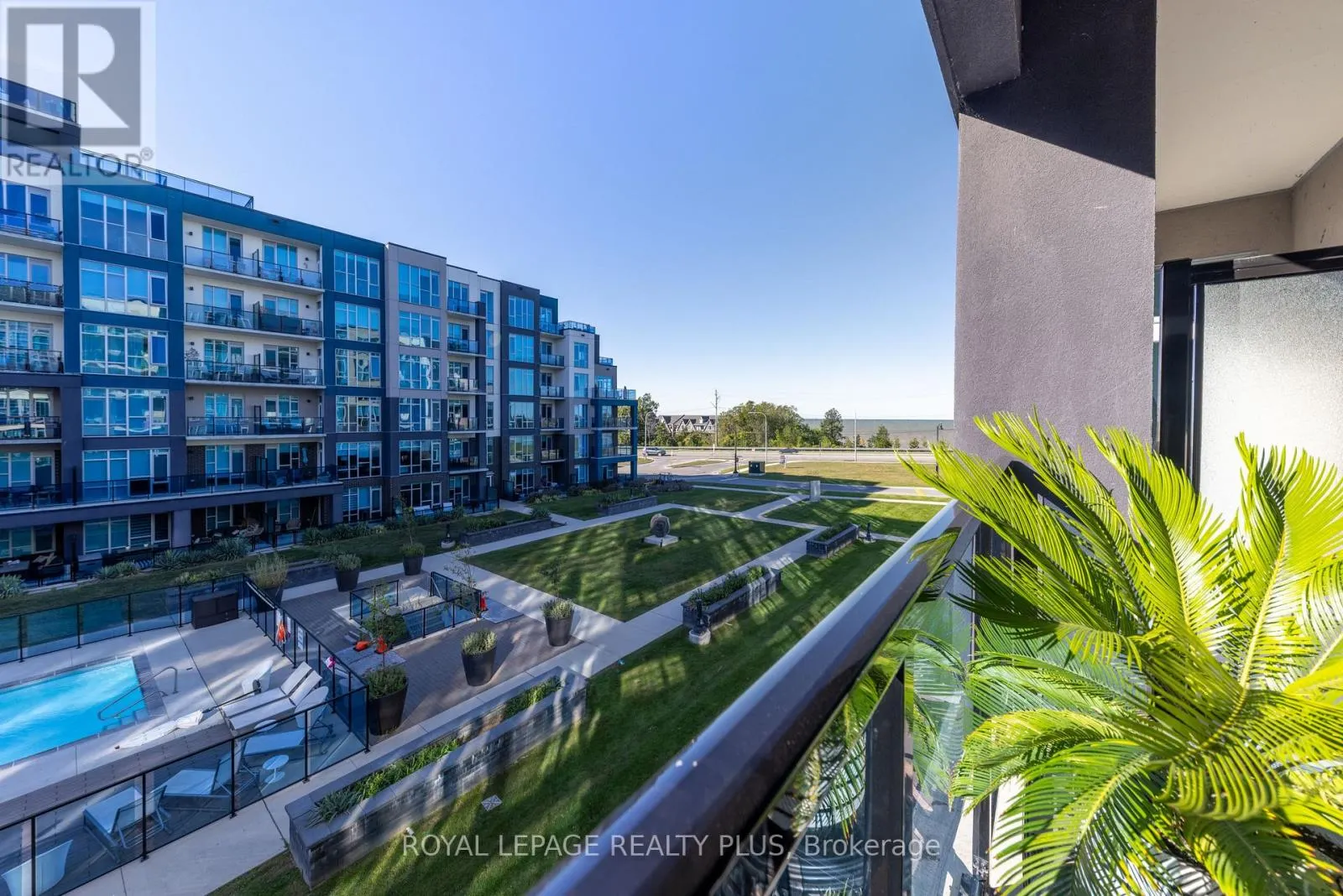 306 - 16 CONCORD PLACE